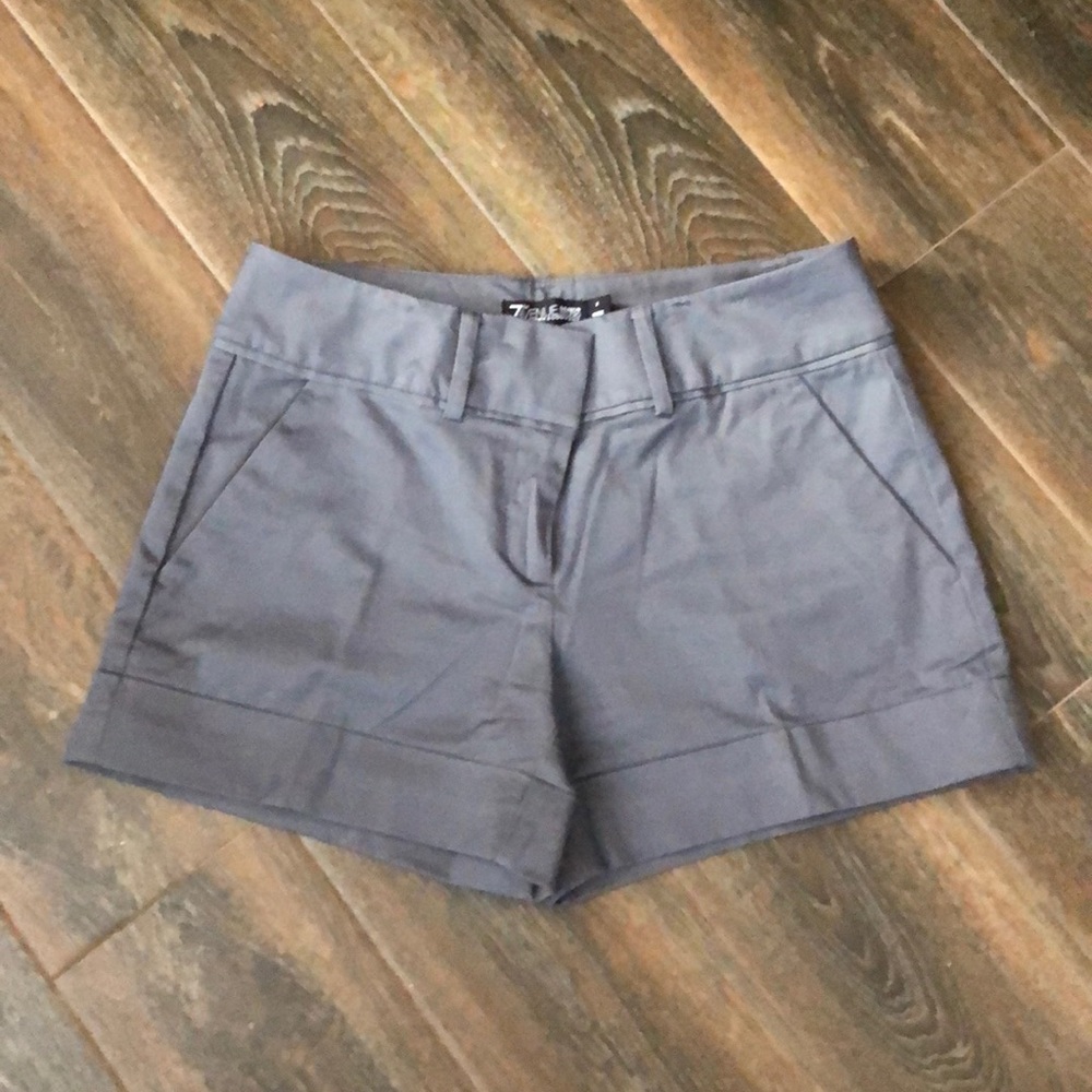 New York & Company 4” Shorts
